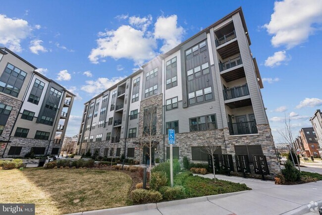 Building Photo - 12875 Mosaic Pk Wy Unit 4-J Rental