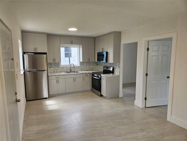 Photo - 9415 SW 38th St Unit B