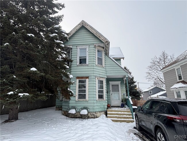 Building Photo - 200 Center St