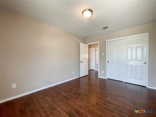 Photo - 2237 Stoneleigh Dr