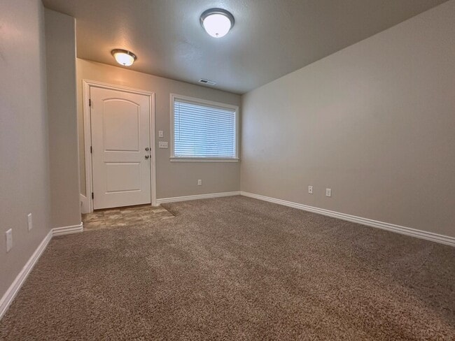 Photo - 465 N 2650 W