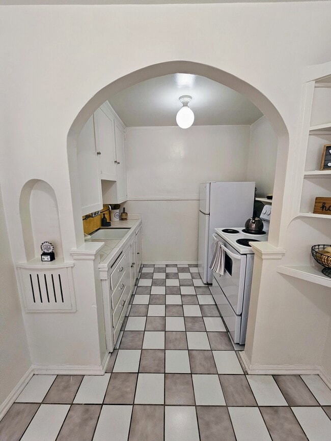 Photo - Barbara Worth Apartments