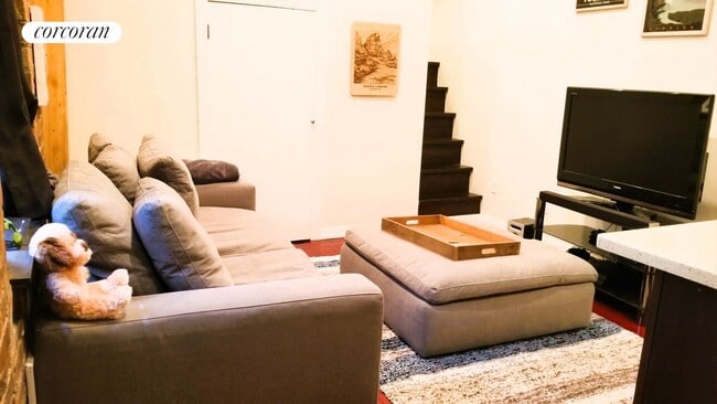 Photo - 152 E 35th St