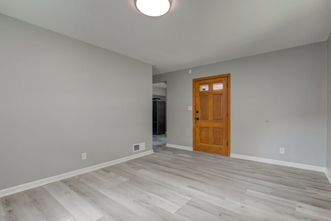 Photo - 4610 Rookwood Ave
