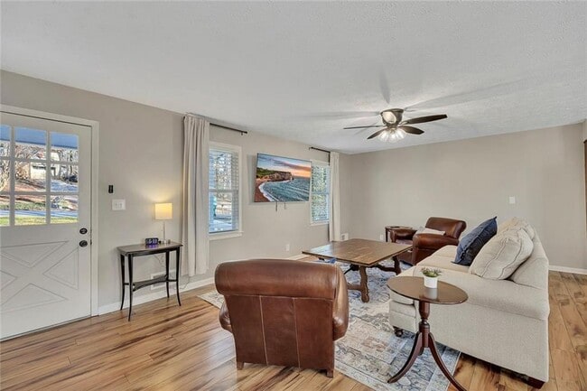 Photo - 303 Nottingham Dr