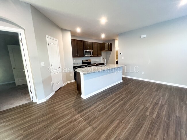 Photo - 521 Rochdale Run