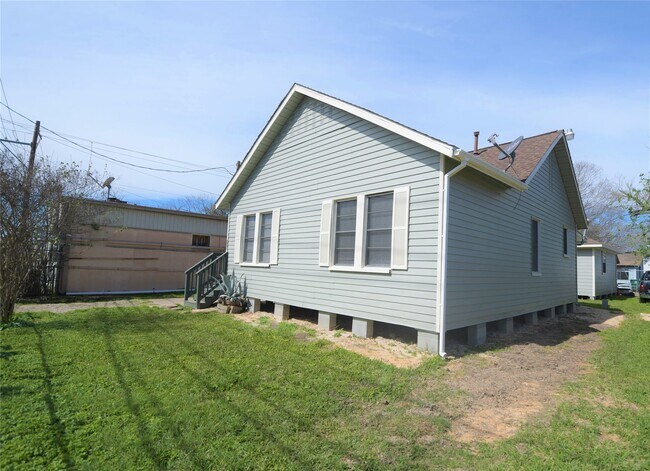 Photo - 6903 Palestine St