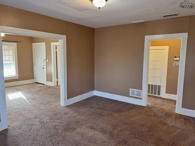 Photo - 1604 Britain St