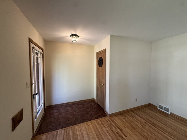 Photo - "Charming 3-Bed Oasis with Fireplace & Finished Basement in Richfield!"