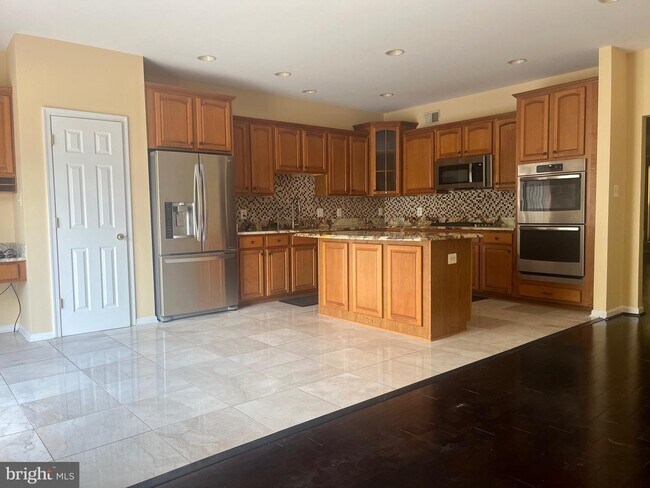 Photo - 44259 Huron Ter