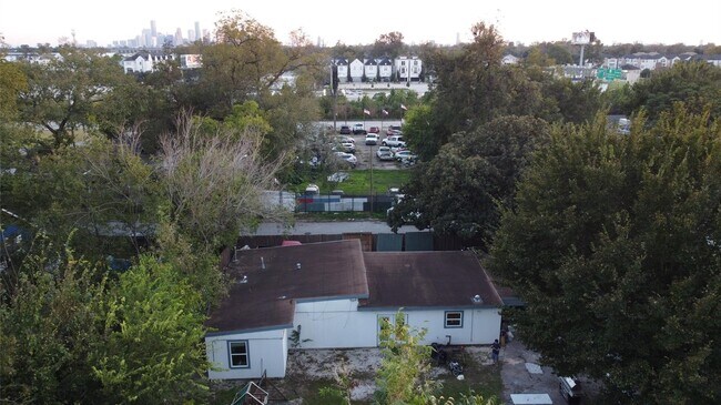 Photo - 1019 E 32nd St