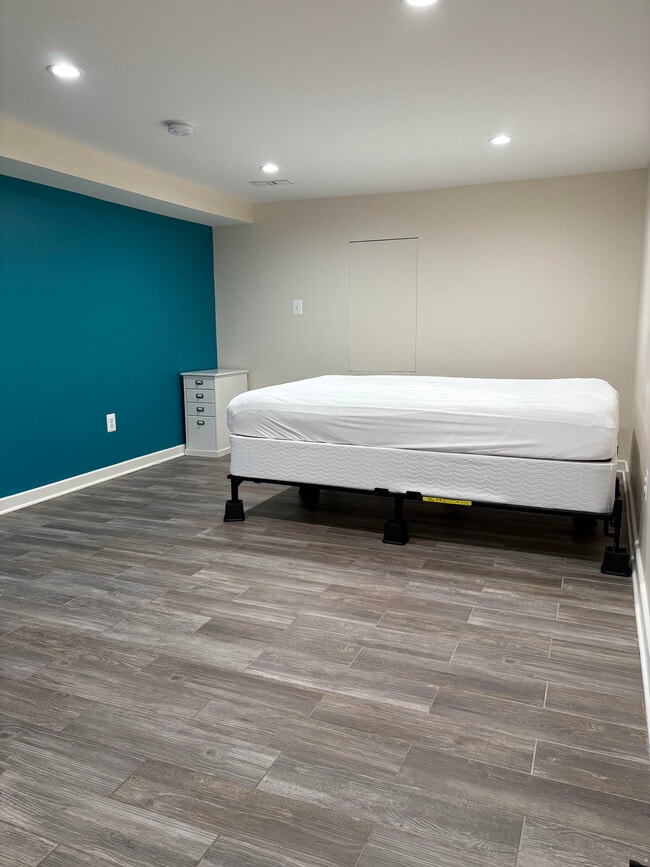 Photo - 2909 Tremont Ave