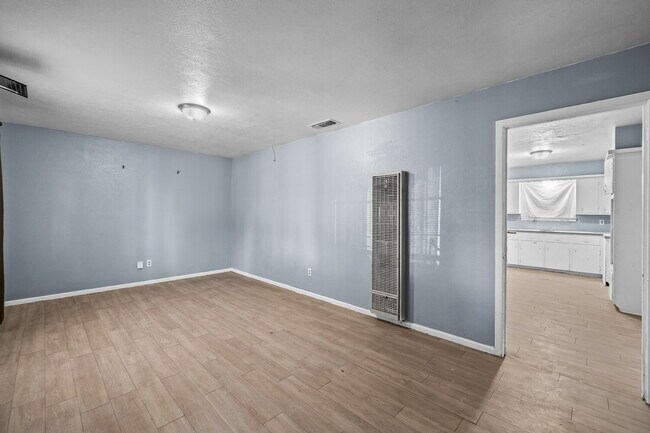 Photo - Large 3/2 with Access to Loop 289 and Idalou Highway