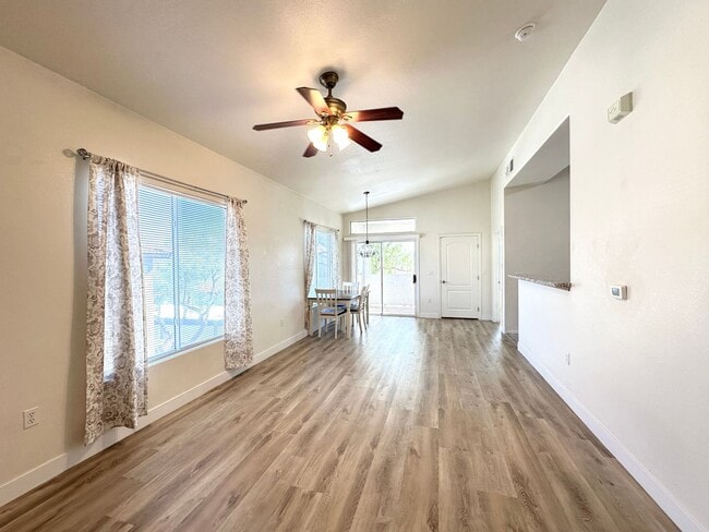 2305 W Horizon Ridge Pkwy