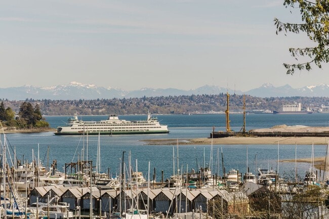 Building Photo - Furnished Bainbridge Island Waterfront Home with Incredible Views