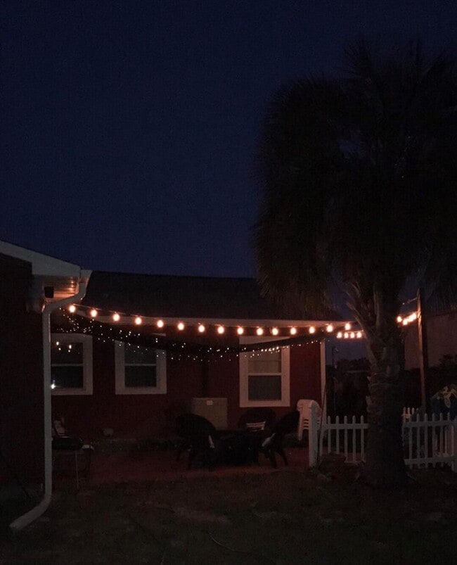 Porche trasero - 606 Lantana St