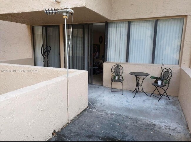 Building Photo - 10500 SW 108th Ave Unit B211