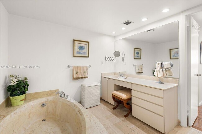 210 Seaview Dr Unit 611