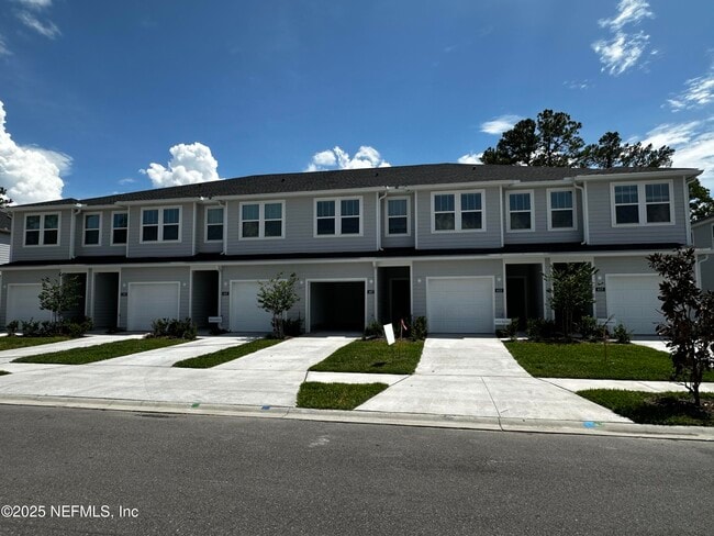 Photo - 611 Holly Lks Dr Townhome