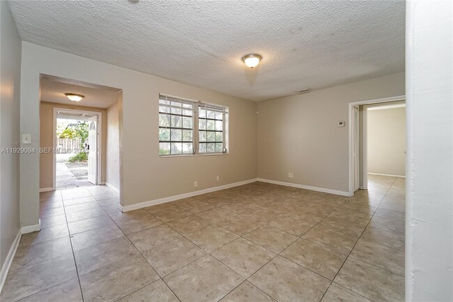 Photo - 122 Allen Rd