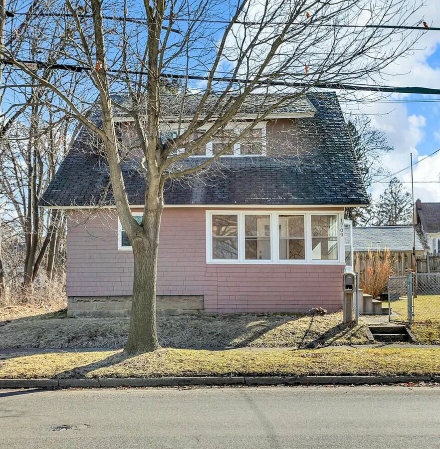 Photo - 1709 S Jackson St