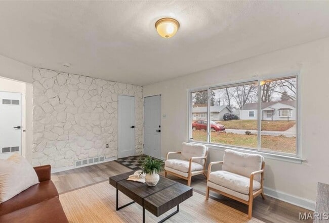 Photo - 9848 Lorna Ln