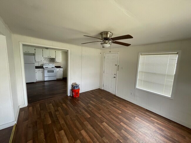 Photo - 911 W 3rd St