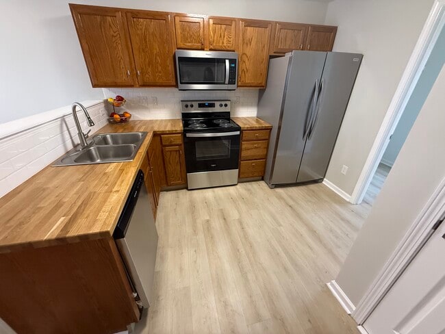 Photo - 7021 Sunman Rd