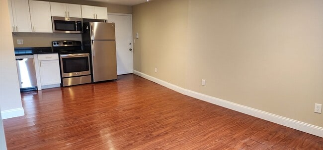 Building Photo - 1 Old Colony Rd Unit 109