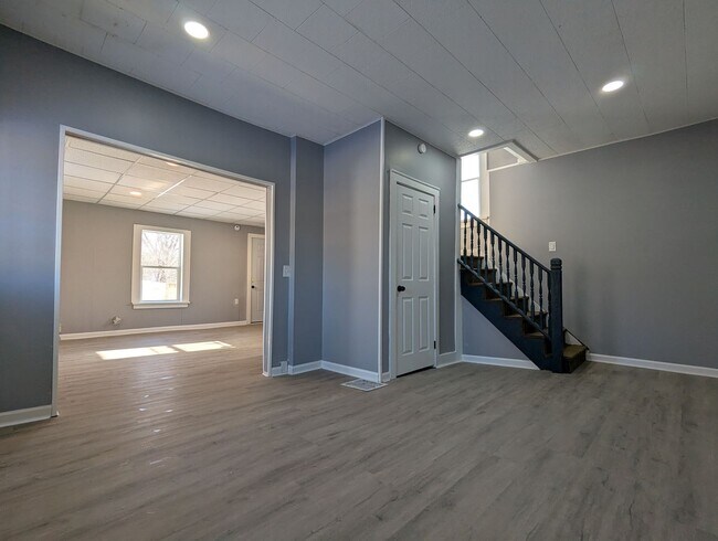 15 Main St Unit 1R