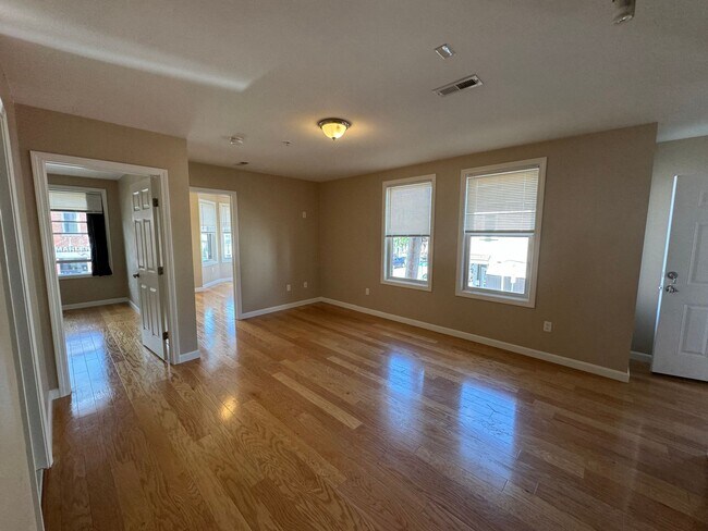 Photo - 53 Chelsea St Unit 1