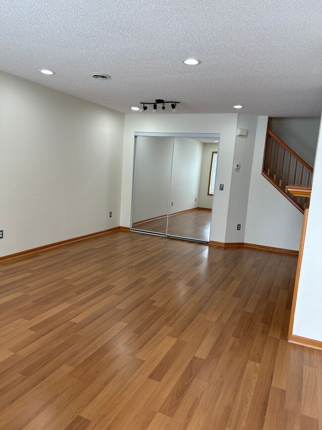 Photo - 9326 Inland Ln N