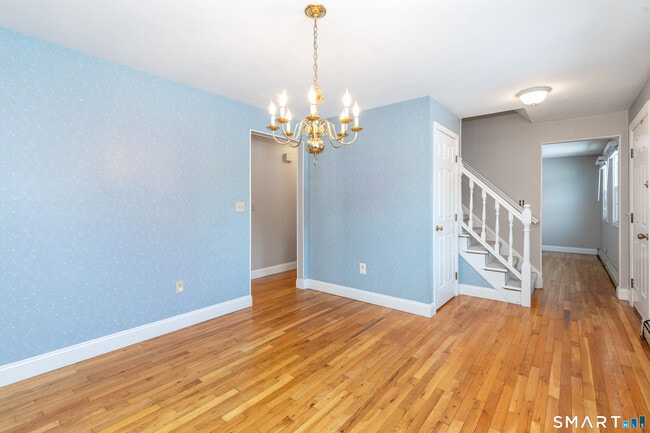 Photo - 10 Apple Tree Rd