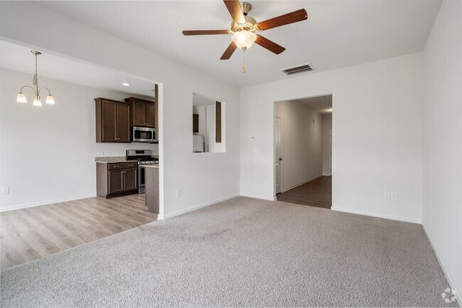 Building Photo - Lovely 3 BR, 2.5 BA Townhome, Centrally lo...