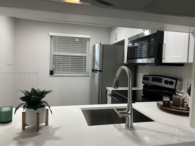 Photo - 9450 Poinciana Pl Unit 108