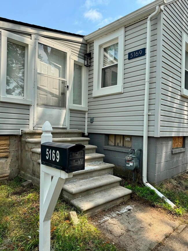 Photo - 5169 Glenis St