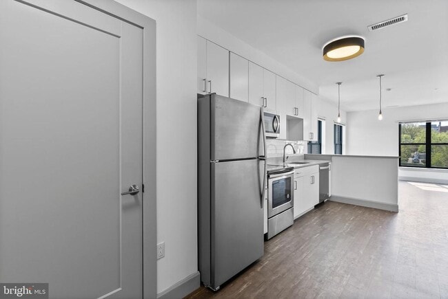 Building Photo - 303 McMechen St Unit 311