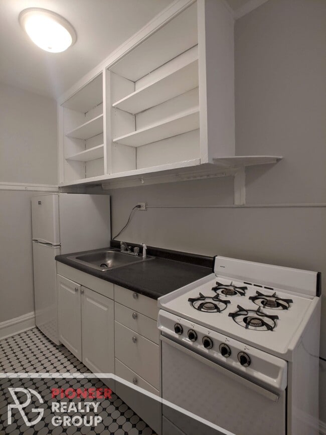 4641 N Paulina St Unit 203