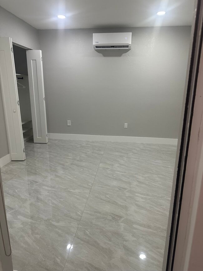 Building Photo - 4942 SW 140th Ave Rental