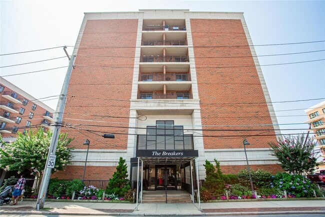 Photo - 230 W Broadway