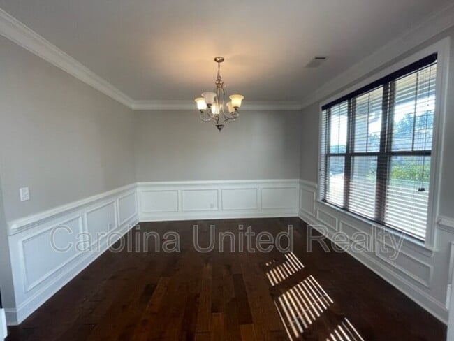 Photo - 344 Brentford Ave