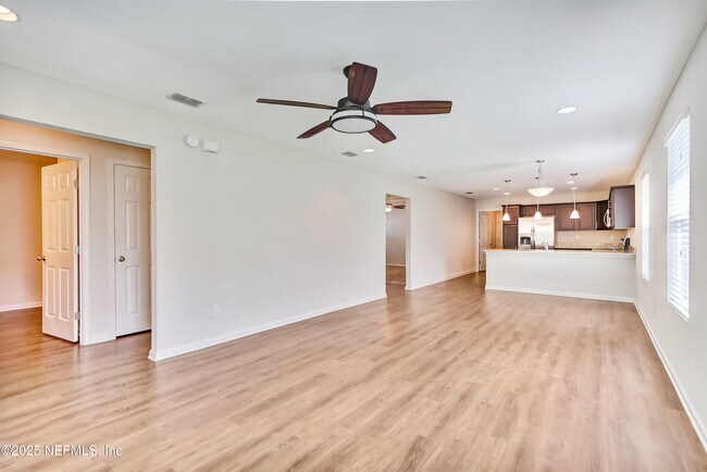 Photo - 4566 Kerle St