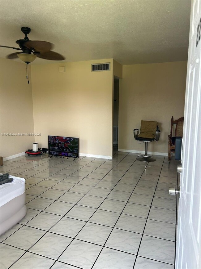 Photo - 10370 SW 220th St Unidad 221