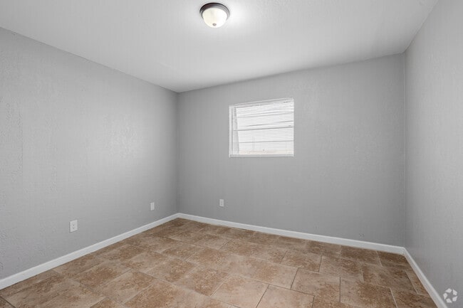 2BR, 1BA - 800SF - Primary Bedroom