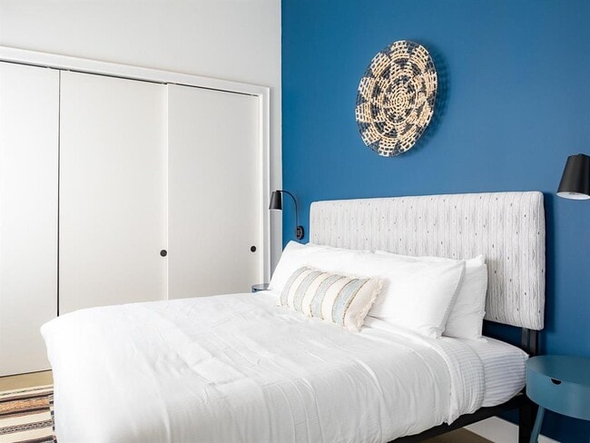 Photo - 2709 E 5th St. Unidad 2104