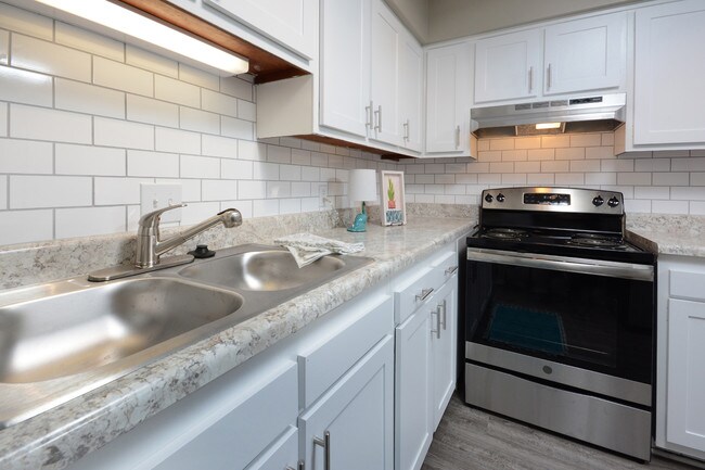 Parliament House Apartments and Townhomes in Burlington, NC