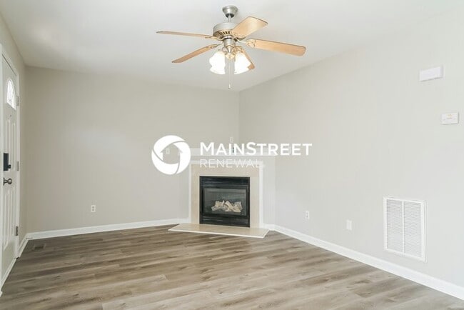Photo - 3 Bedroom Pet-Friendly Home in RALEIGH, NC with Main Street Renewal