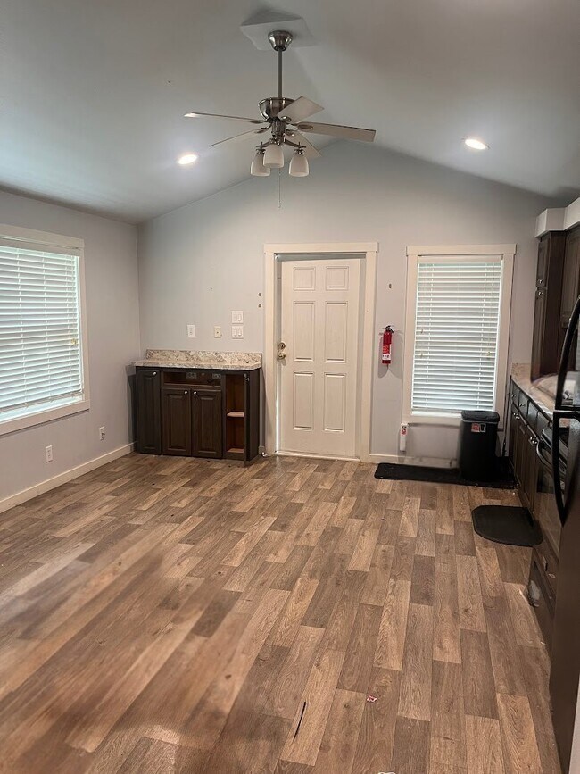 Photo - 129 Shoreline Dr