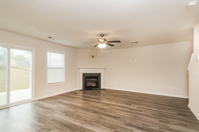 Photo - 1038 Winter Wy