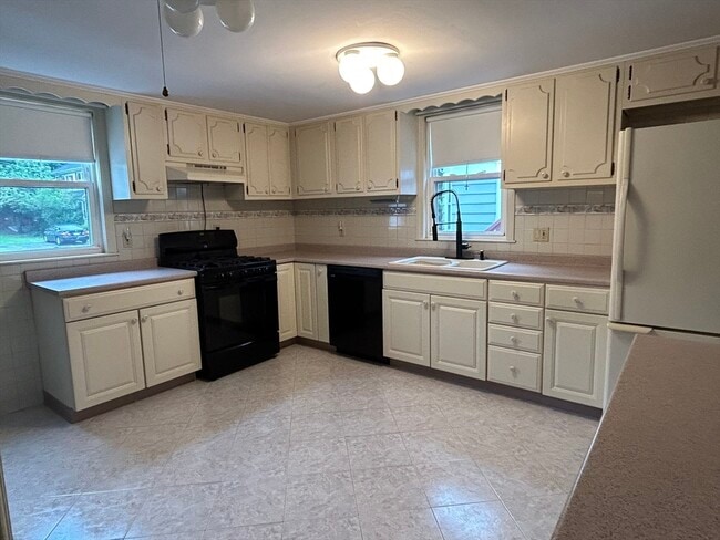 Photo - 175 Maple St Apartment Unit 0